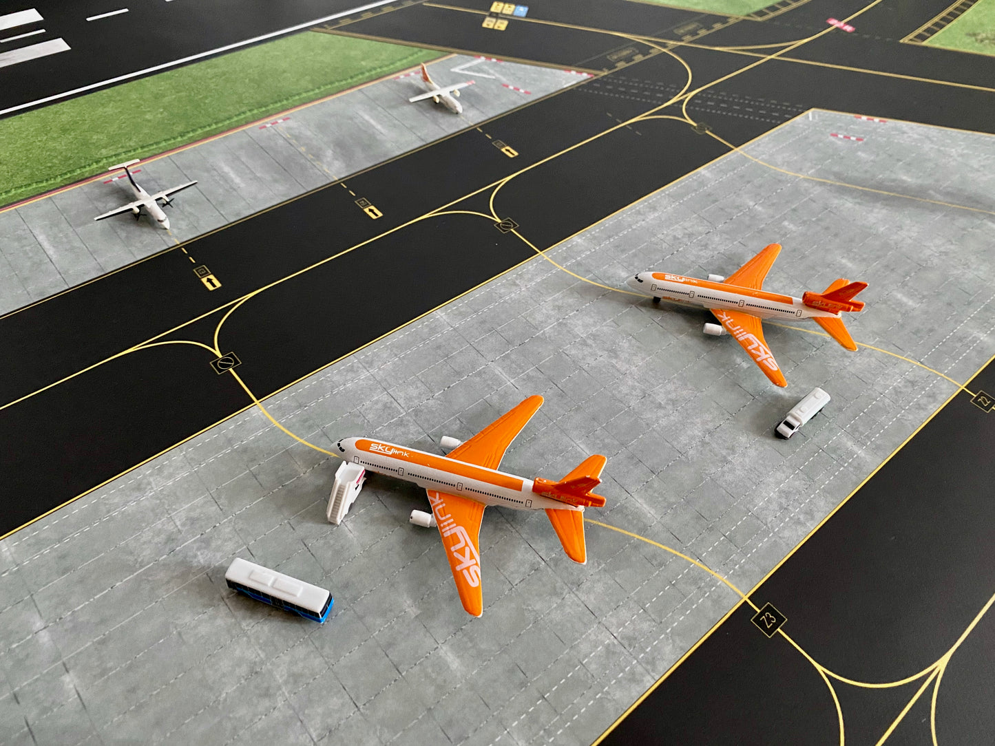 Flughafen/Airport Matte 1:400 / 1:500, 200x100cm für Flugzeugmodelle. TOP-Diorama!